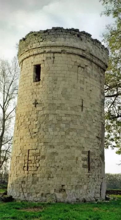 tour du château Haucourt en Cambrésis