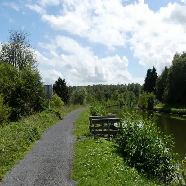 le chemin de halage à Catillon sur Sambre
